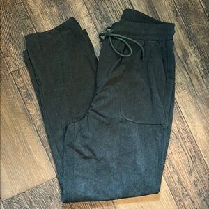 Amazon Green Ankle Cropped Pants with Elastic Waistband